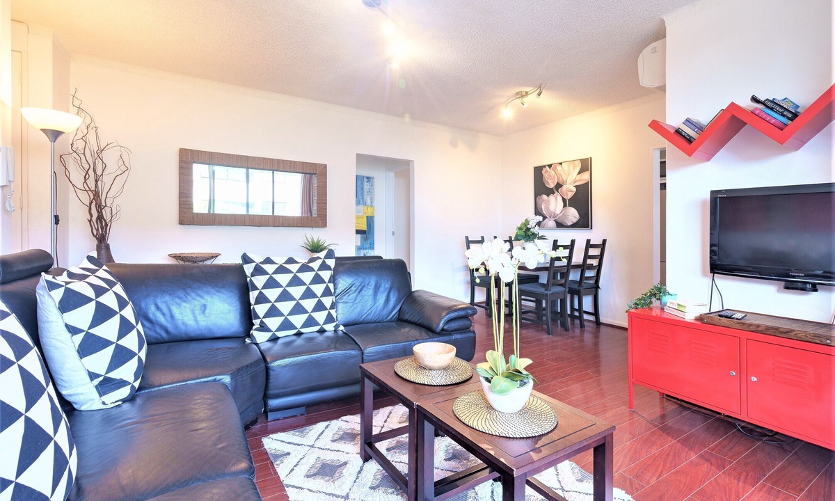 North Bondi Apartment | HolidayRento 2BR Bondi Beach with Air Con & Pool