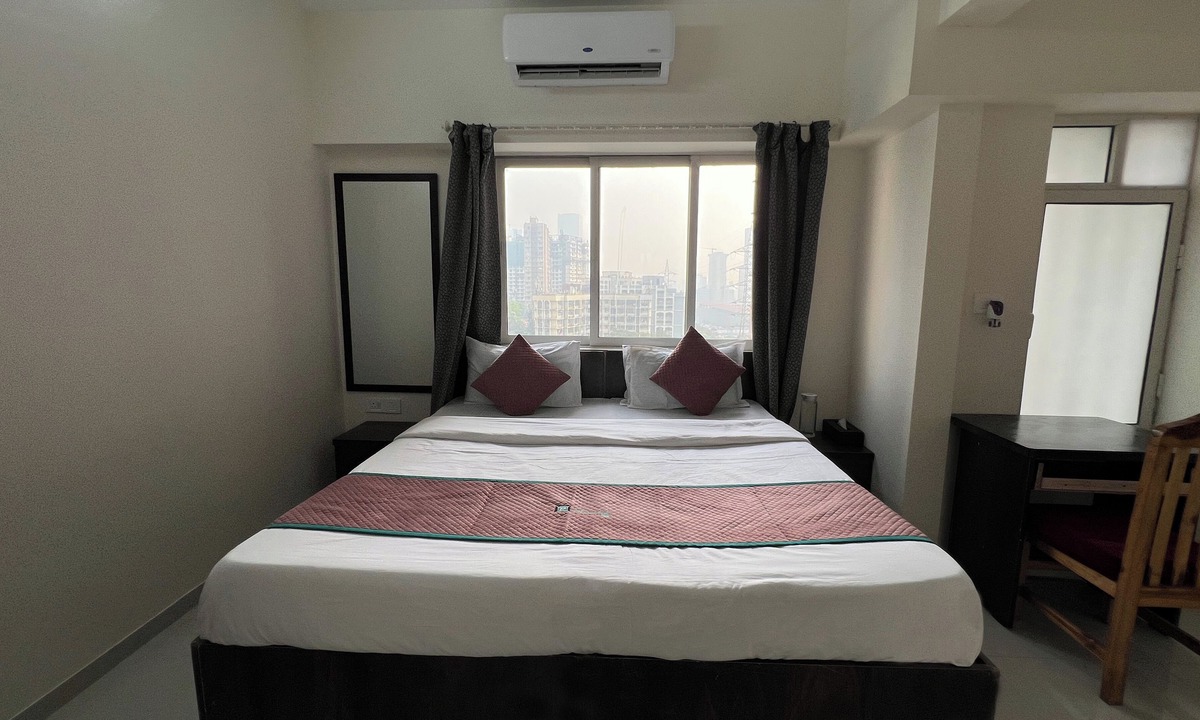 Malad East Apartment | Pinakii Comfort Stay Malad - Near Nesco & Oberoi Mall