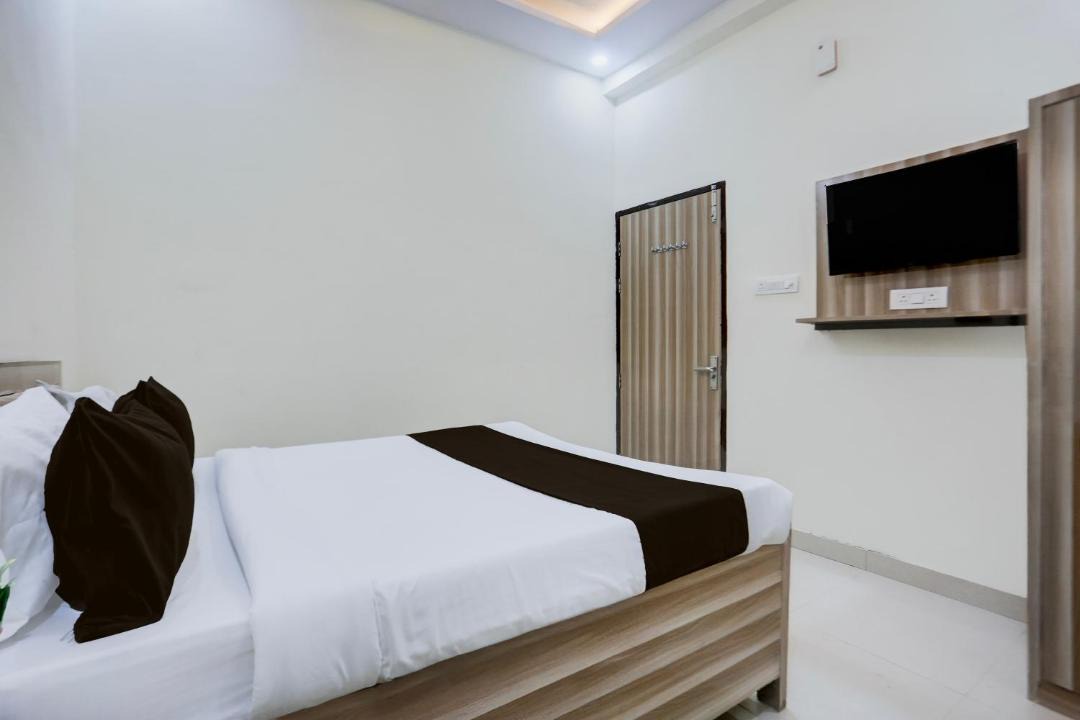 Kalyanpur Hotel | OYO Collection O Kalyanpur Metro Station