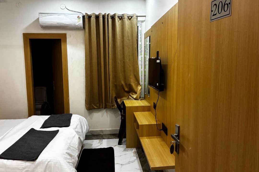 Mathura Hotel | Shri Radha Kripa Dham