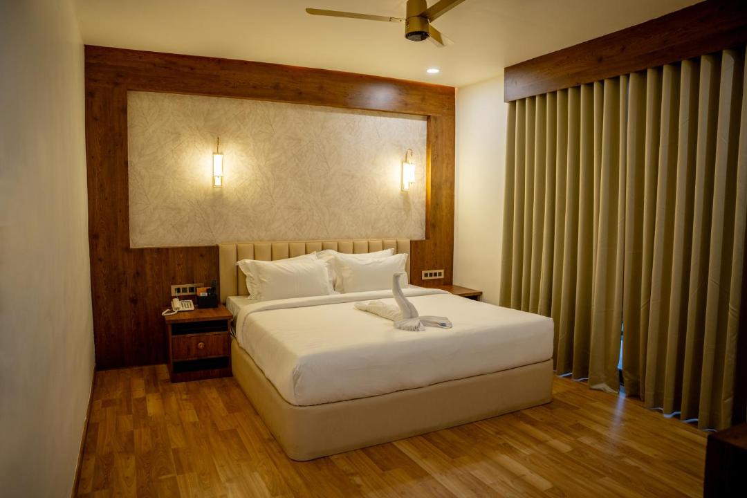 Perintalmanna Hotel | Raphilhin The Business Hotel