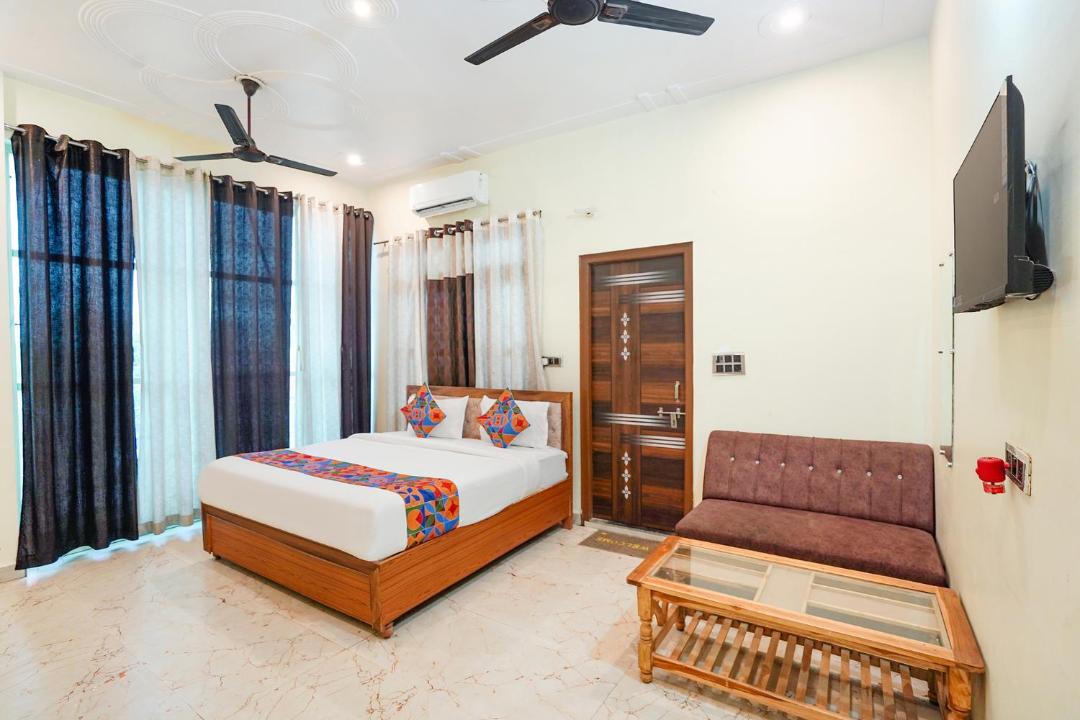 Faizabad Hotel | FabHotel The Yash Resort