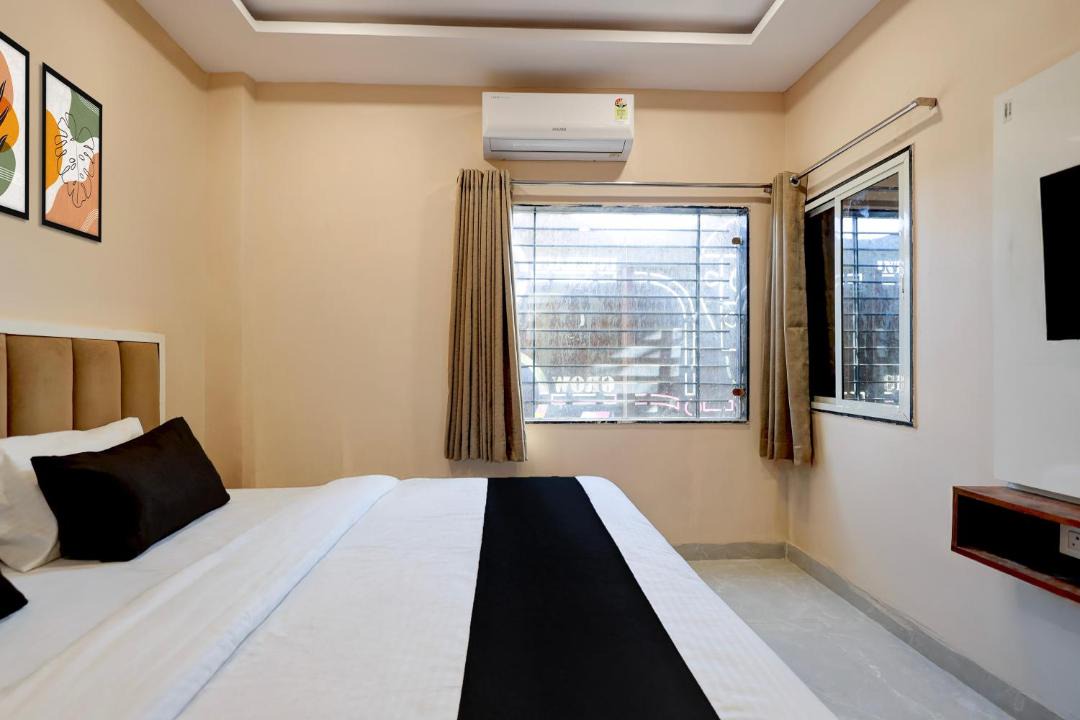 Rau Hotel | Super Collection O Indore International Airport Formerly Shrivanyaa