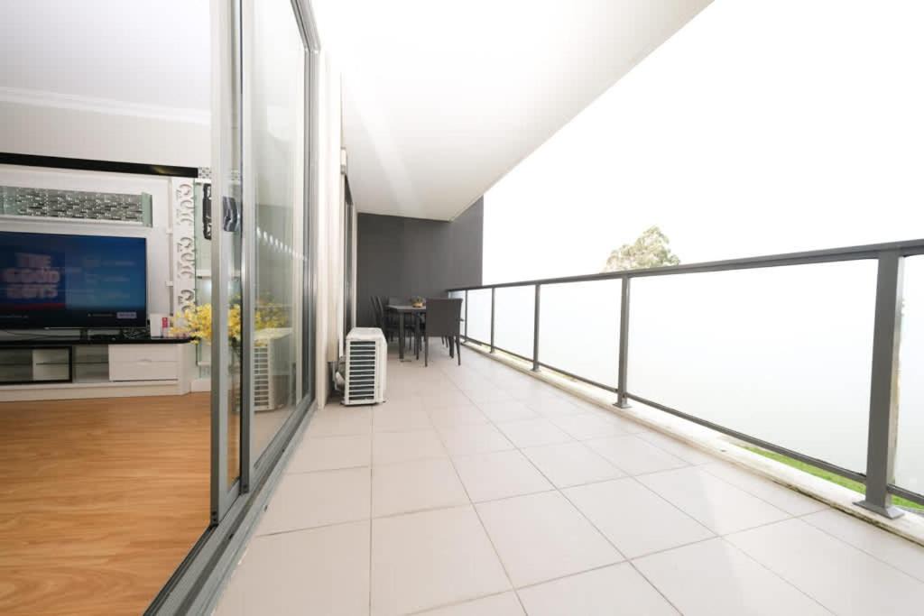North Rocks Apartment | Spacious 3 bedroom apt lift access near Parramatta