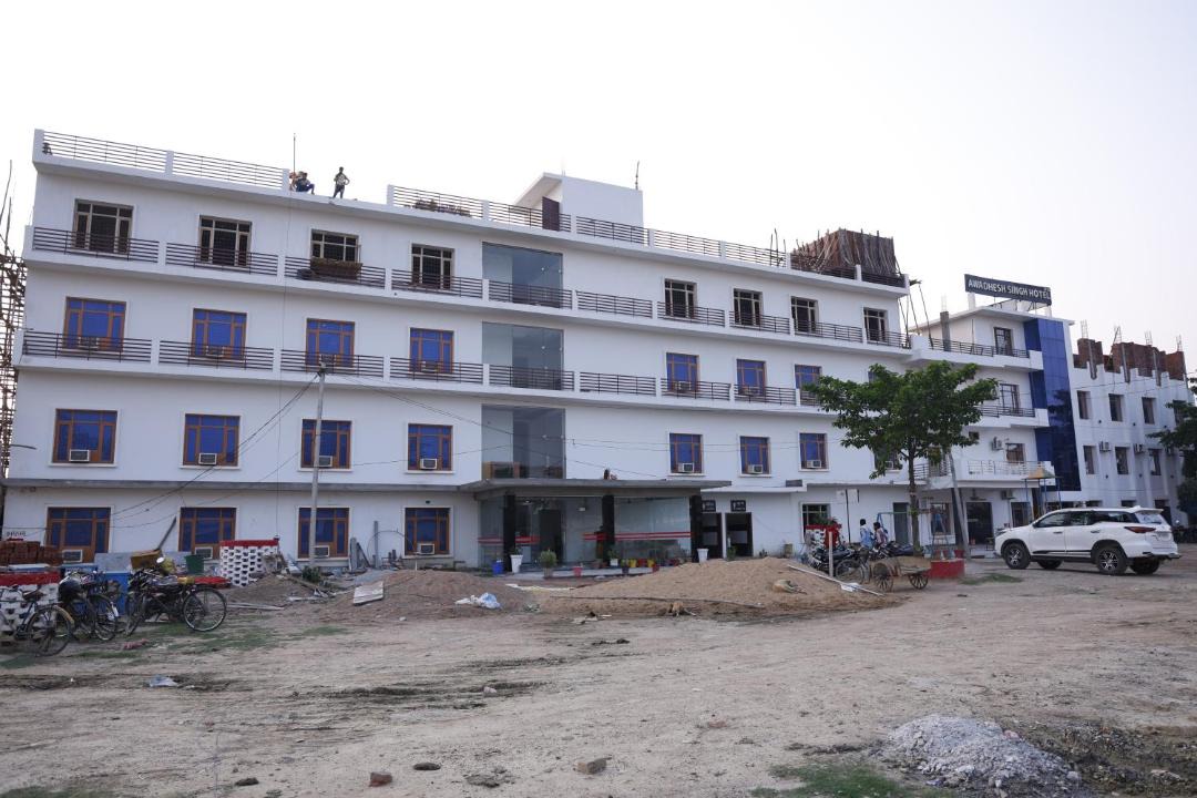 Haraiya Hotel | New Awadhesh Singh Hotel