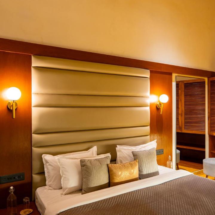 Igatpuri Villa | ELIVAAS Signature Lush Villa 6BHK Pet-Friendly Villa with Pool, Jacuzzi, Gazebo & Garden