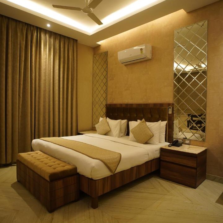 DLF City Hotel | Royal Residence Premier - Cyber Hub