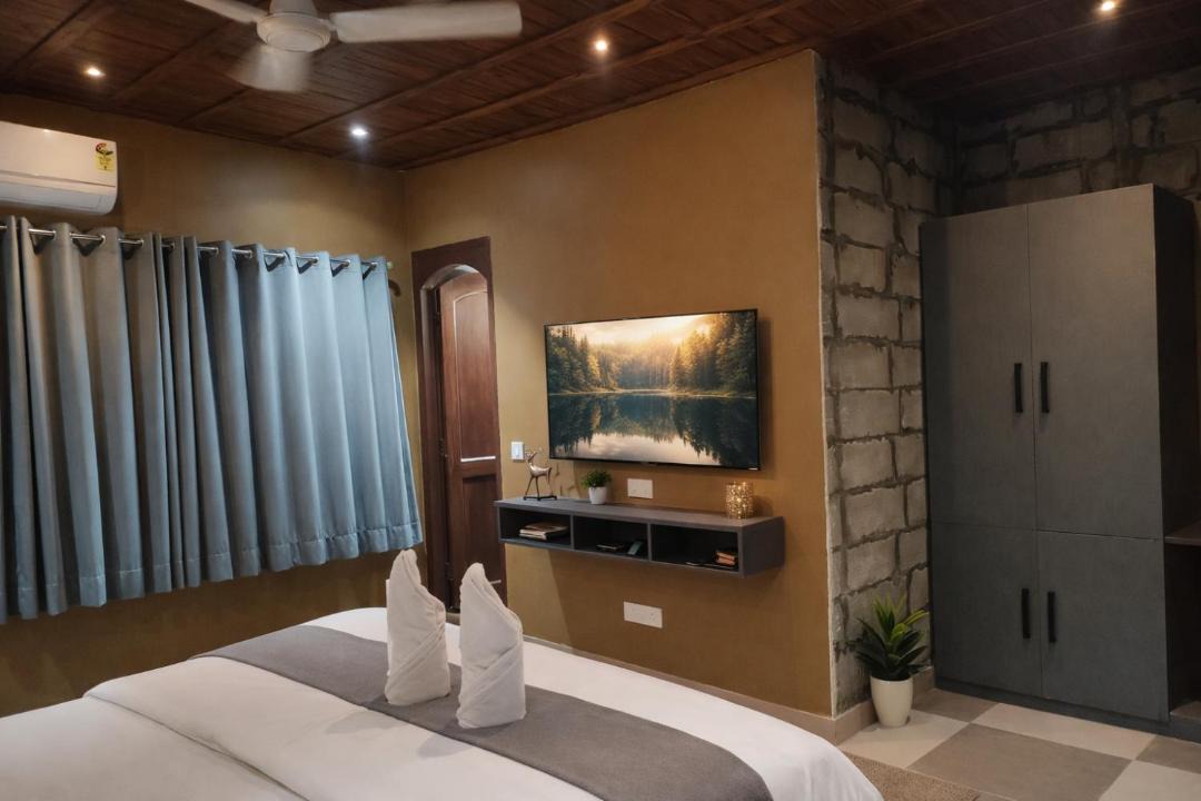 Rajouri Garden Hotel | Boiler Guest House - Comfortable Stays in Raja Garden - West Delhi