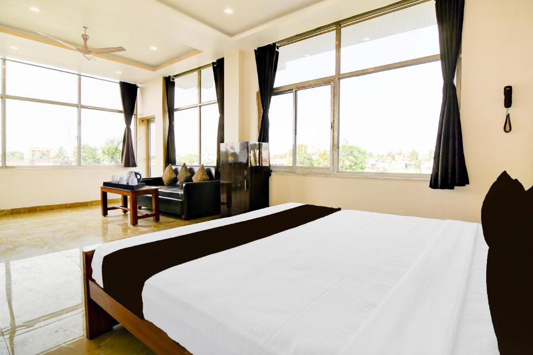Shibpur Hotel | Townhouse Kolkata Padmapukur Lake