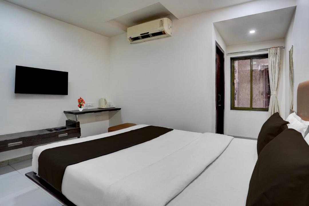 Vadodara Hotel | Collection O Sur Sagar Lakeview Vadodara Formerly Vintage Inn