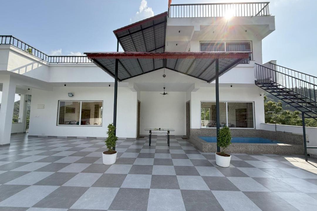 Udaipur Apartment | 3BR Abode with Plunge Pool and Monsoon place view