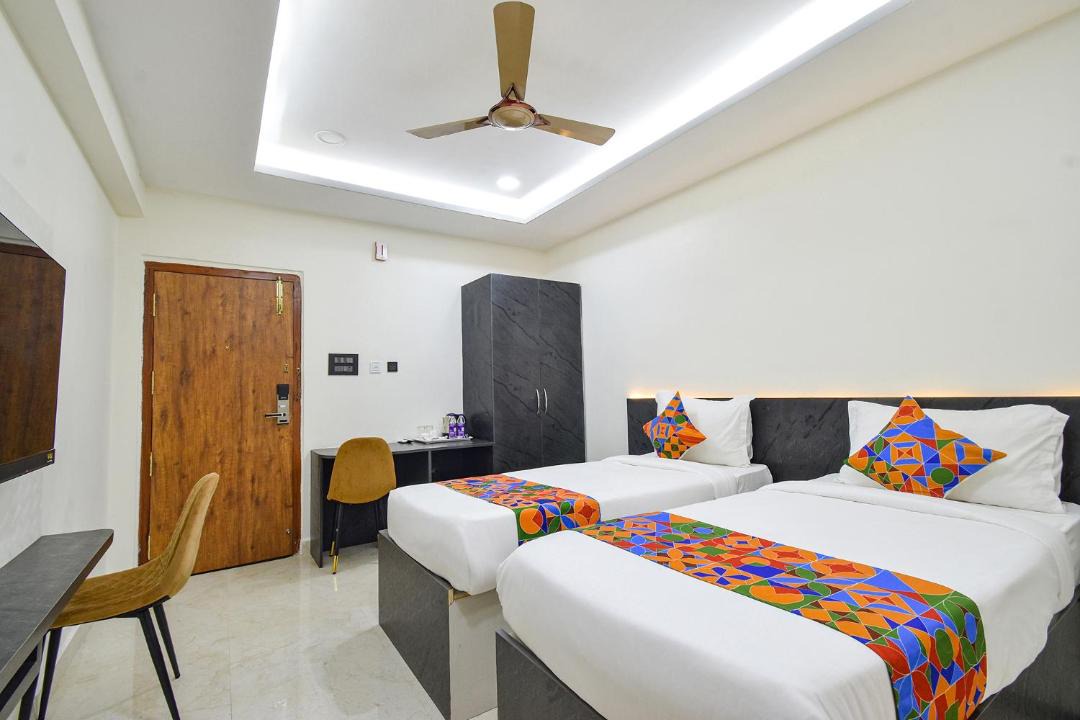 HITEC City Hotel | FabHotel Prime Srishoin - Nr TCS Deccan Park Hitech City