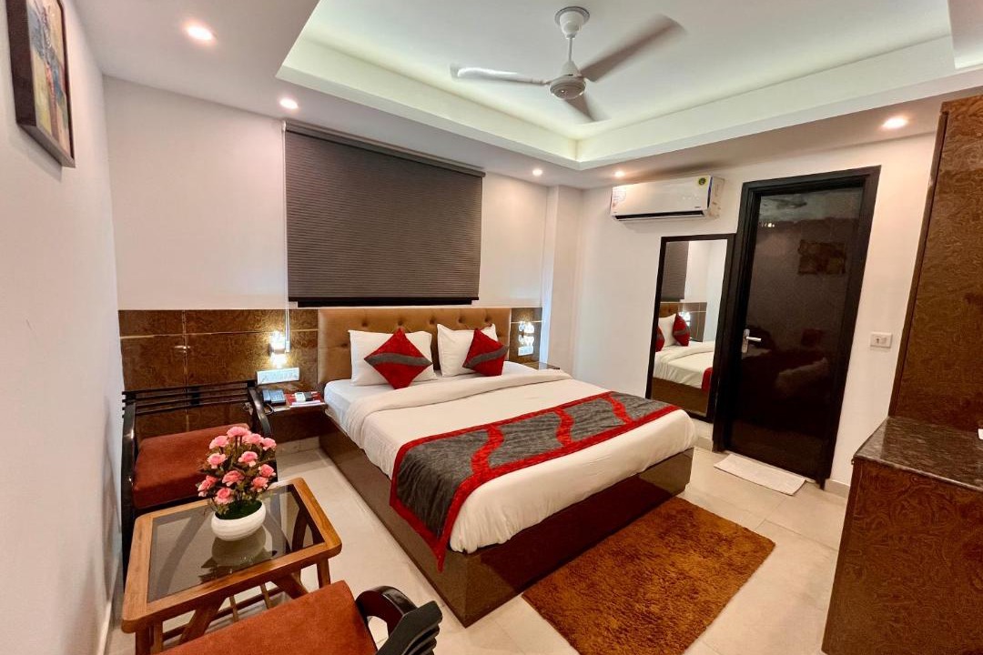 Karol Bagh Hotel | Hotel The Gold Inn - Walking Distance From Gaffar Market Karol Bagh Delhi