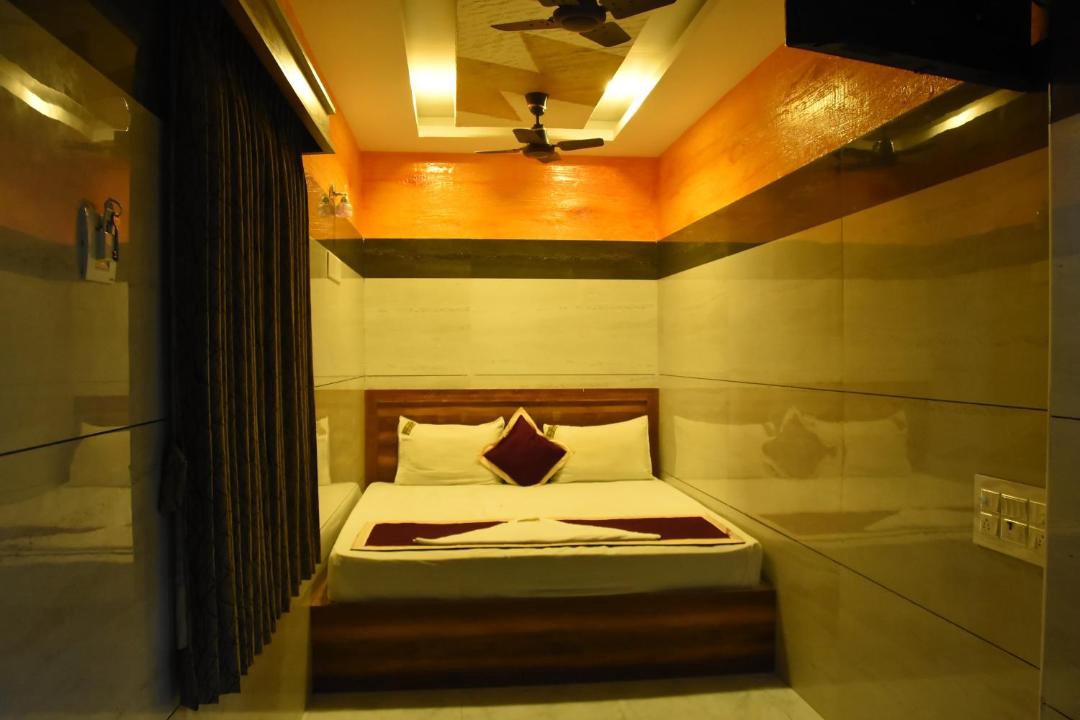 Velankanni Hotel | Vendha Sea Park