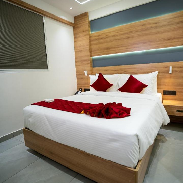Alappuzha Hotel | AJ Palace