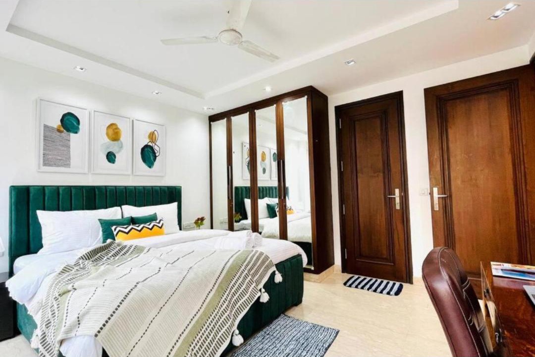 Safdarjung Enclave Apartment | BluO 4BHK Safdarjung Enclave - Lift & Balcony