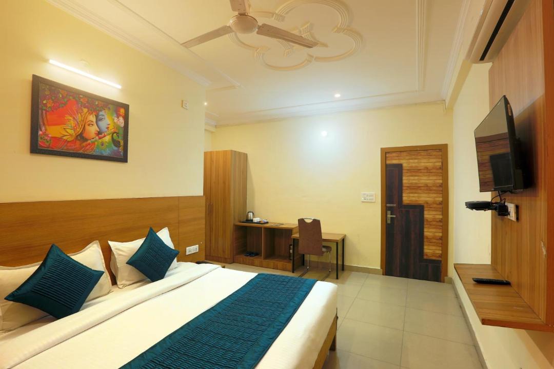 Noida Hotel | Hotel Lemon Suites & Banquet By Aura