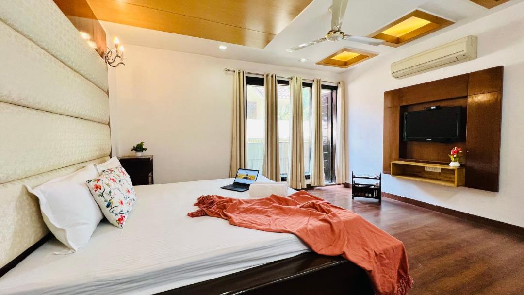 Green Park Apartment | BluO 3BHK Green Park, Private Garden - Balcony