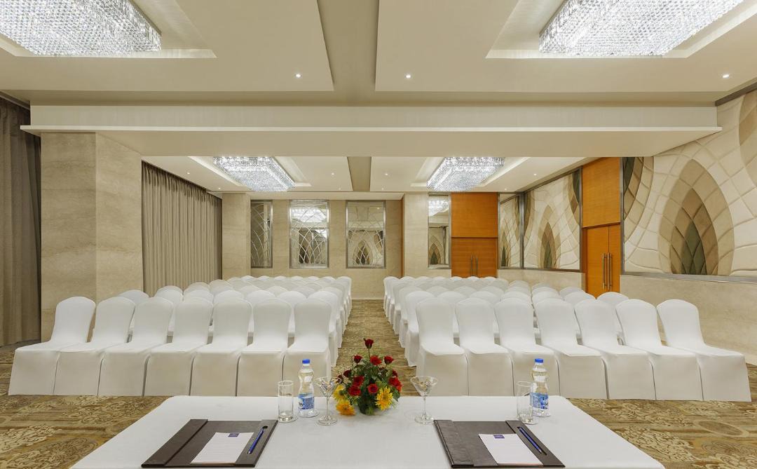 Jhansi Hotel | Nataraj Sarovar Portico