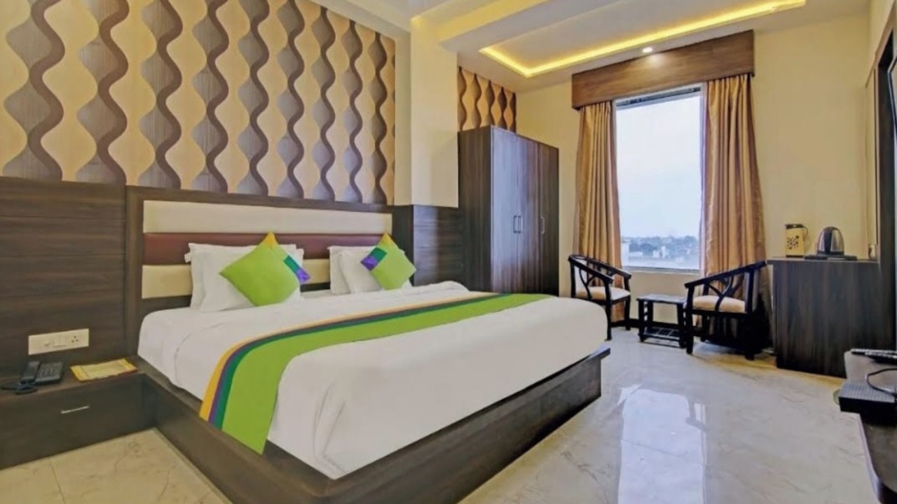 Photo of Bedroom in Taj Ganj
