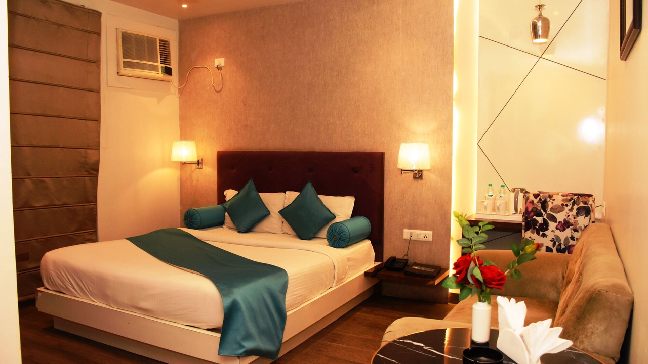 Photo of Bedroom in Alambagh