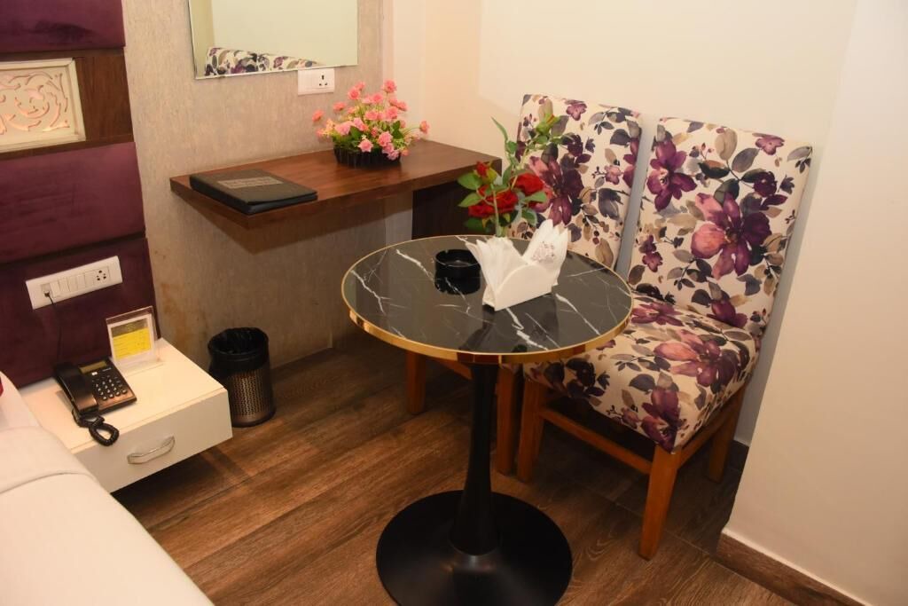 Photo of Bedroom in Alambagh