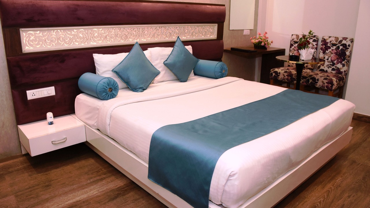 Photo of Bedroom in Alambagh