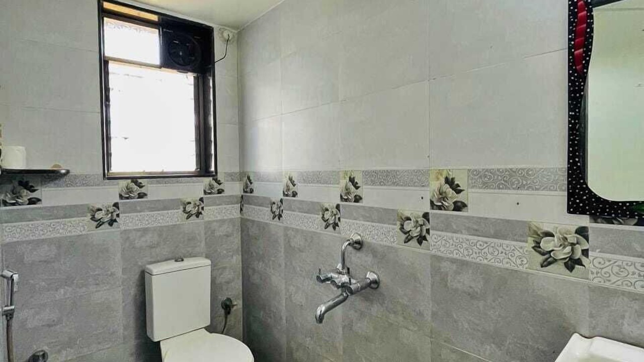 Photo of Bathroom in Mahabaleshwar
