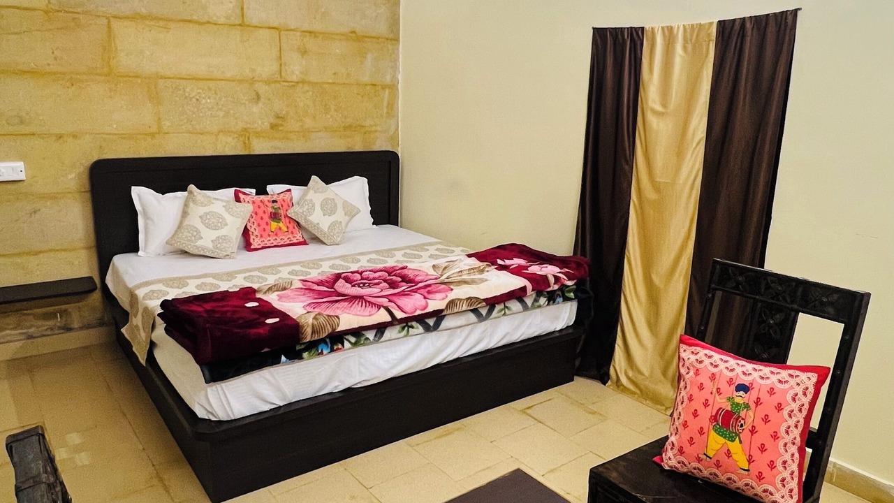 Photo of Bedroom in Amar Sagar Pol