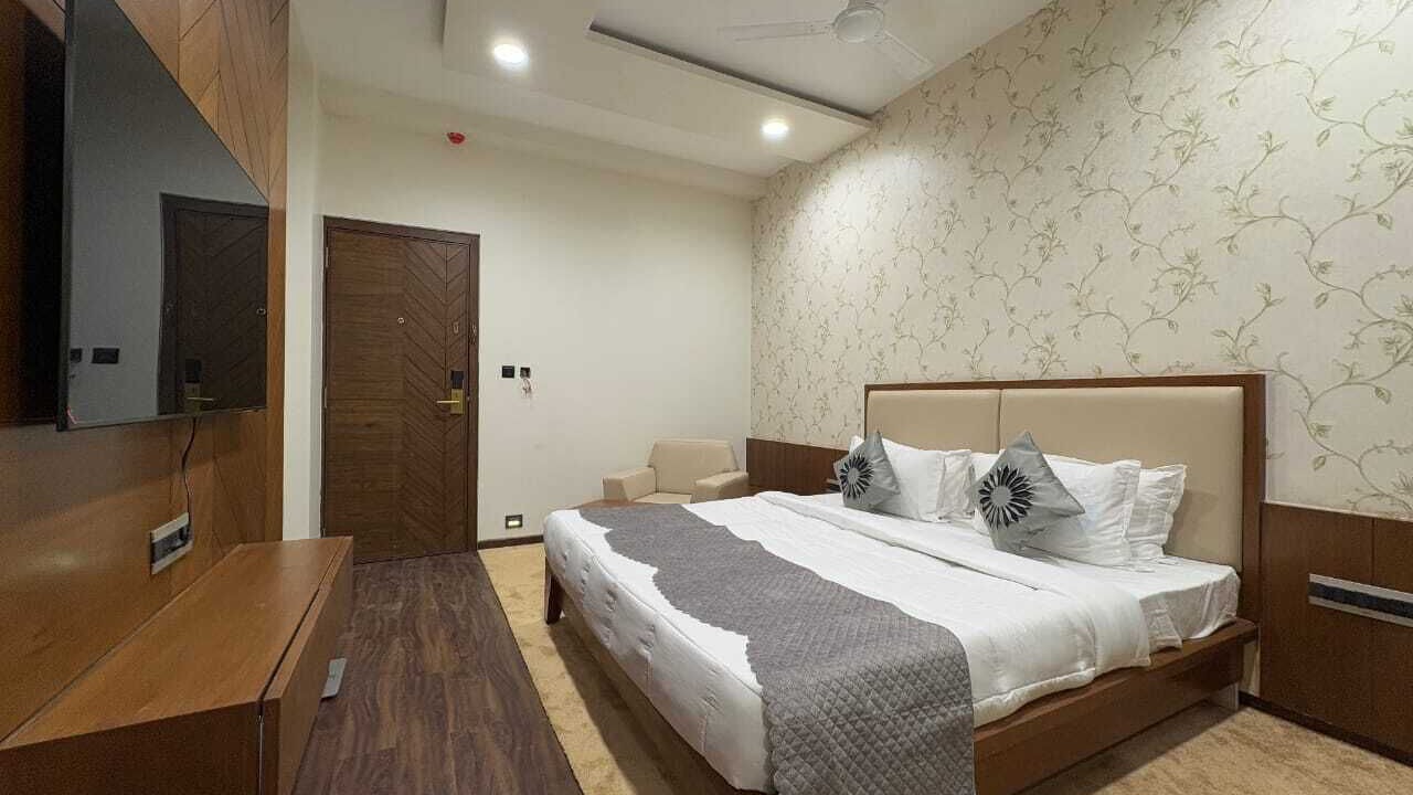 Photo of Bedroom in Sayajiganj