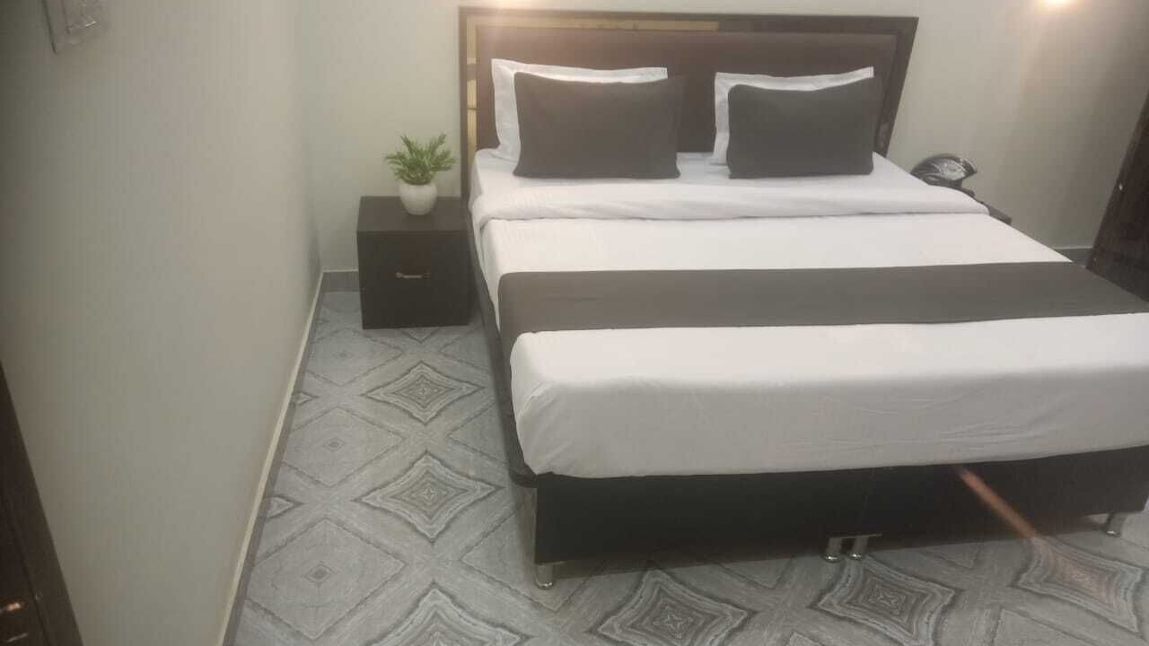 Photo of Bedroom in Naini