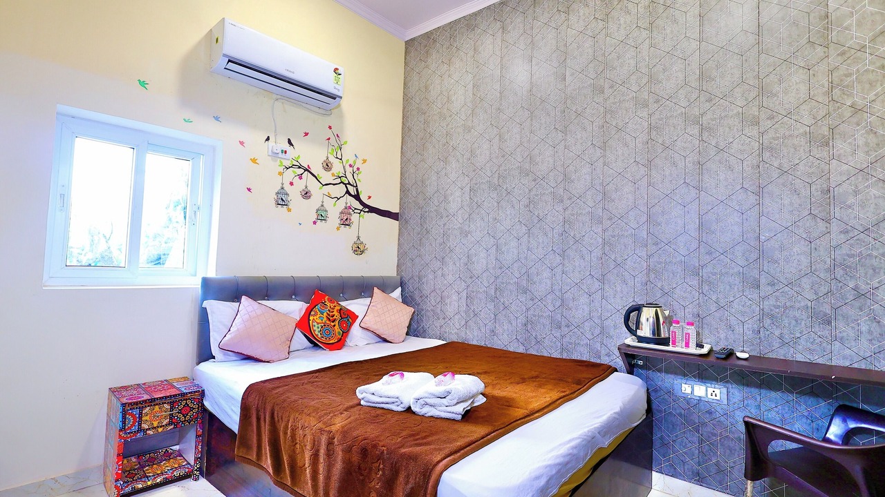 Photo of Bedroom in Taj Ganj