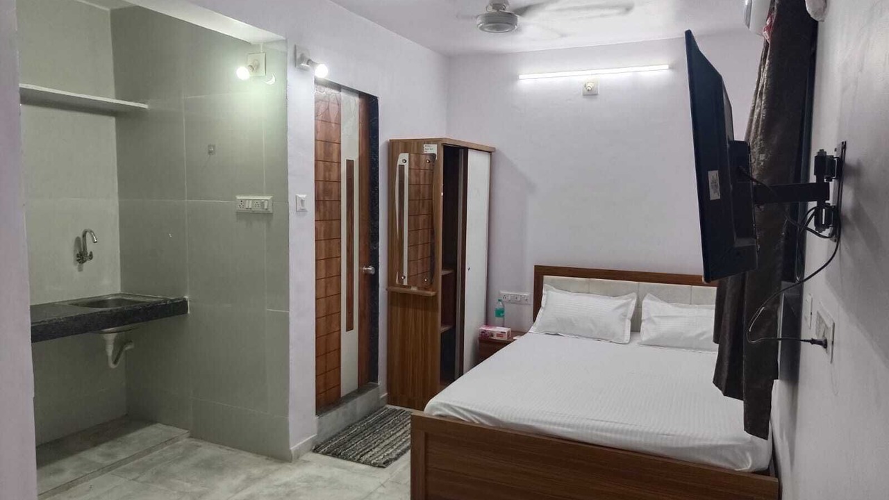 Photo of Bedroom in Moti Khavdi