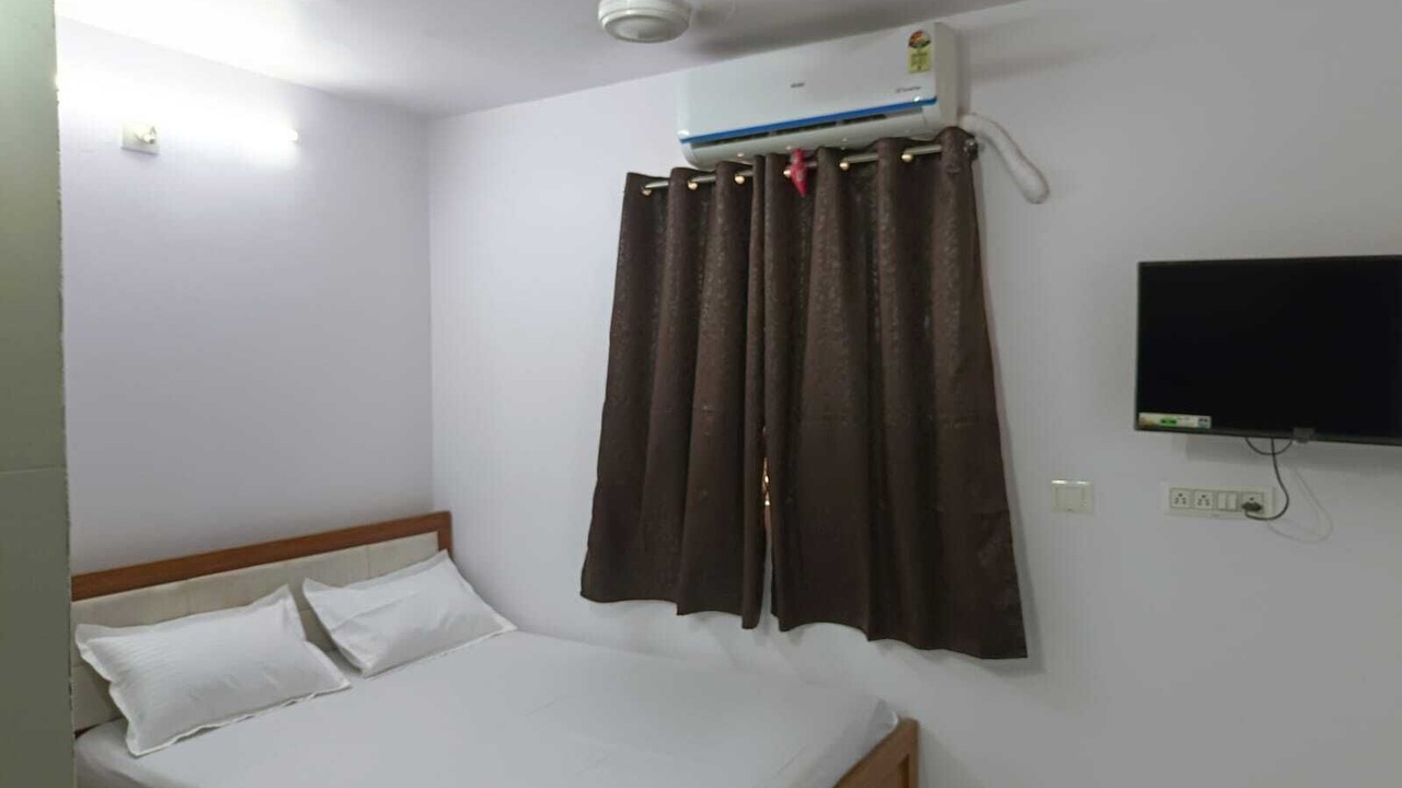 Photo of Bedroom in Moti Khavdi