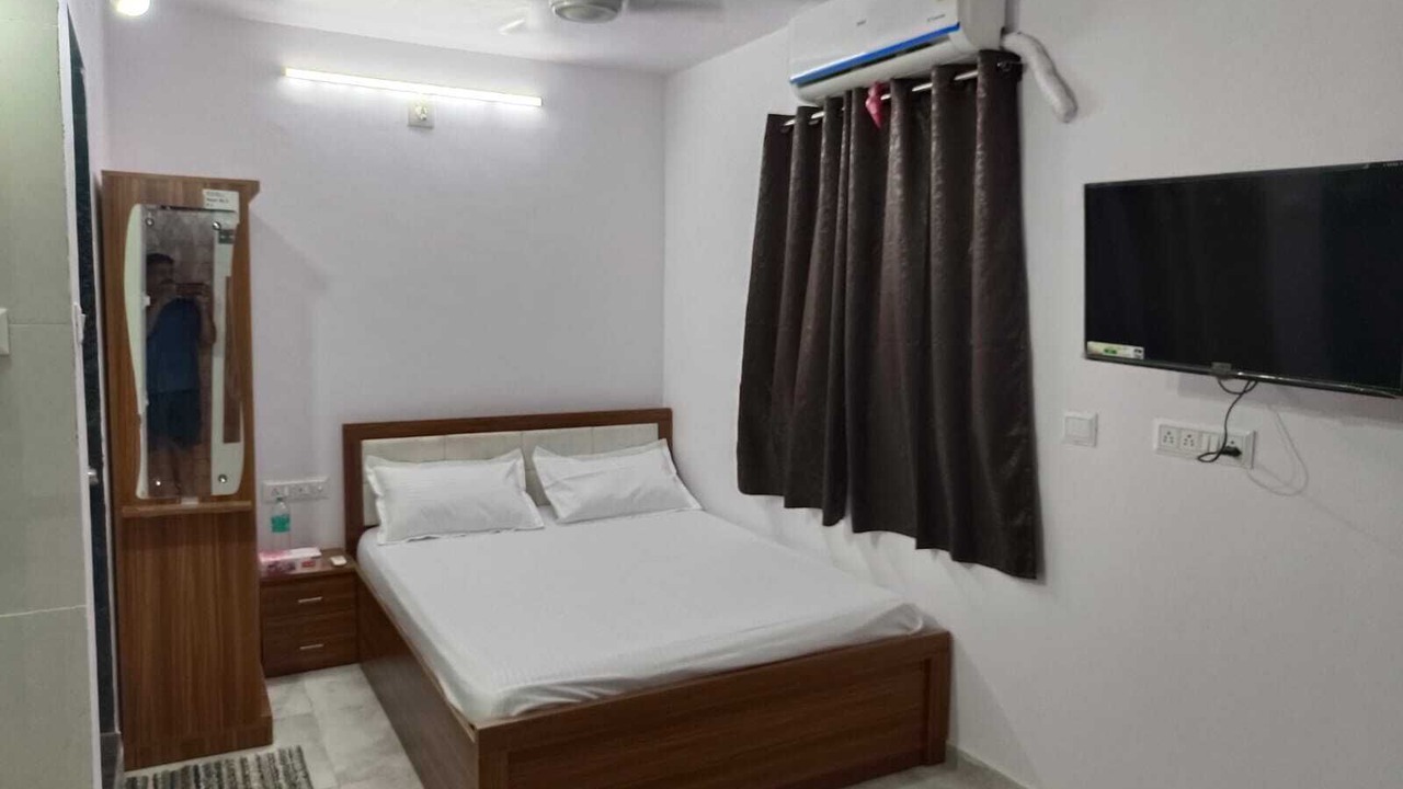 Photo of Bedroom in Moti Khavdi