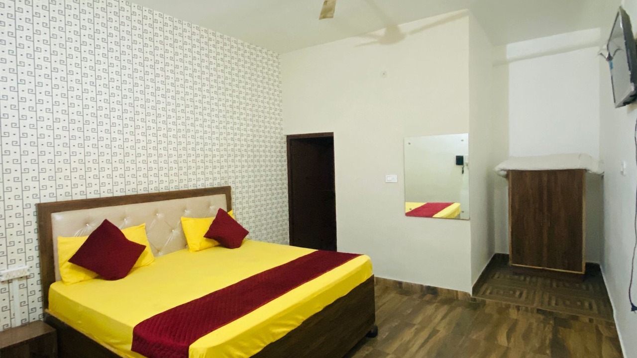 Photo of Bedroom in Taj Ganj