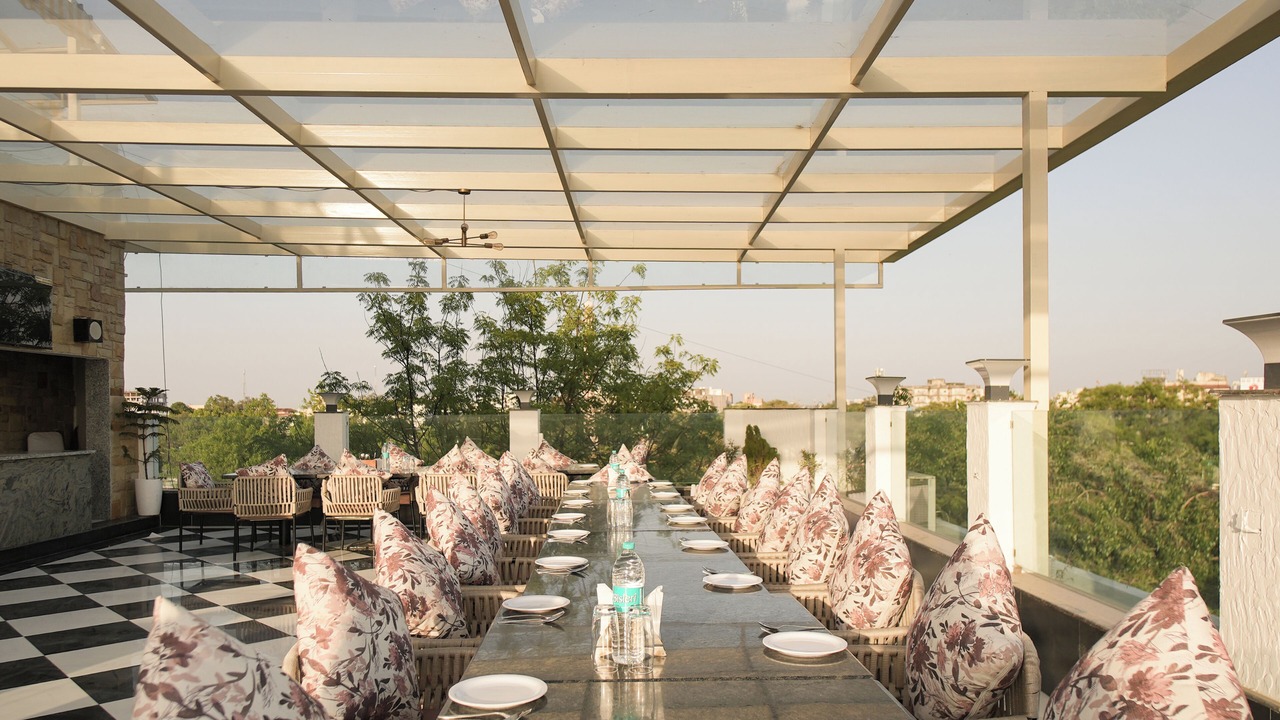 Photo of Patio Balcony in Palasia