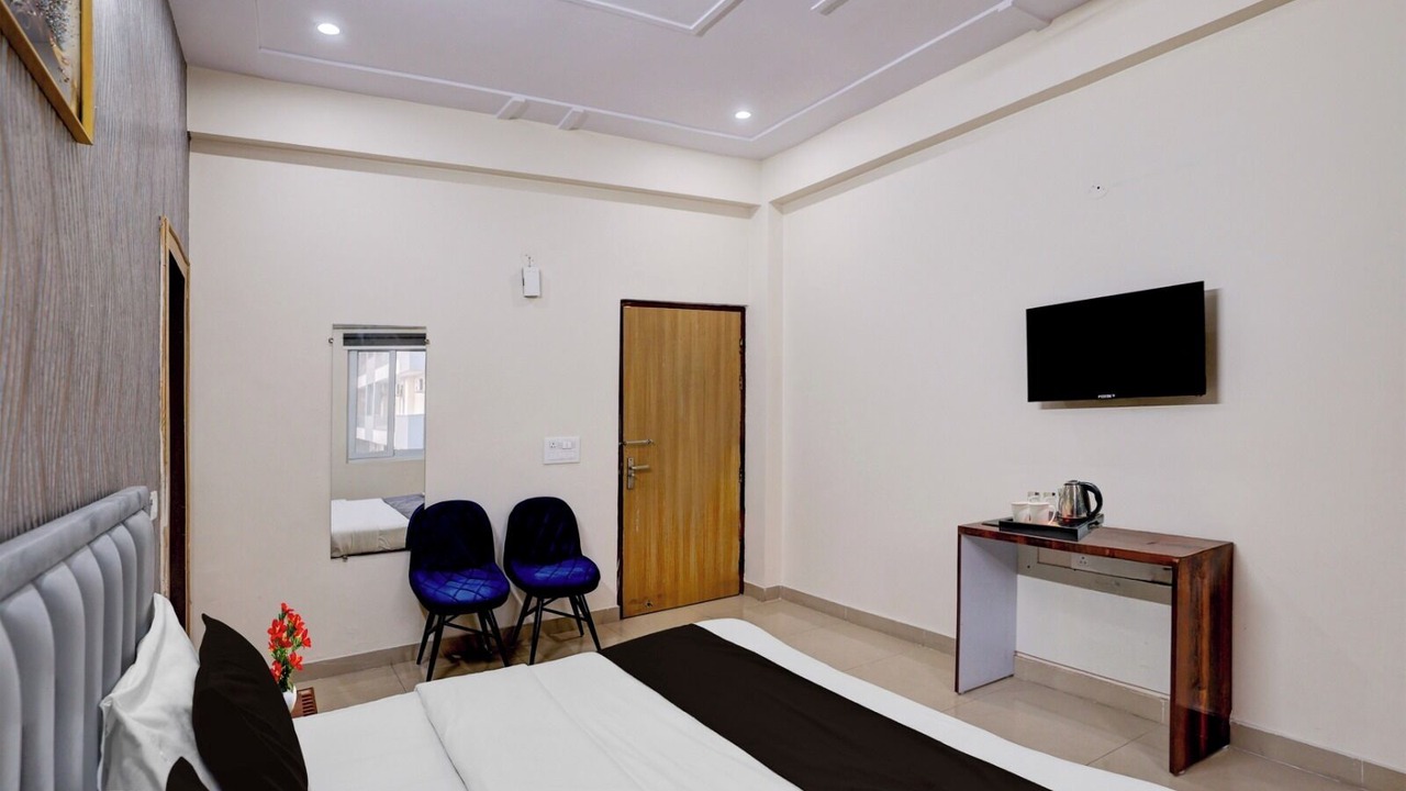 Photo of Bedroom in Sector 70