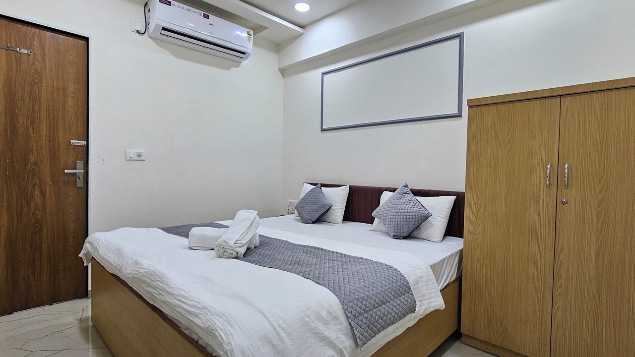 Photo of Bedroom in Mahemdavad