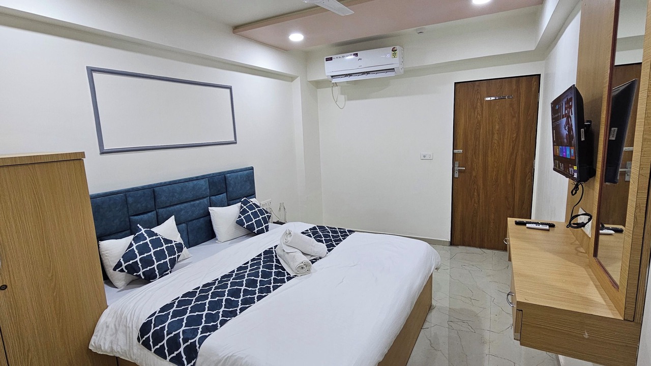 Photo of Bedroom in Mahemdavad