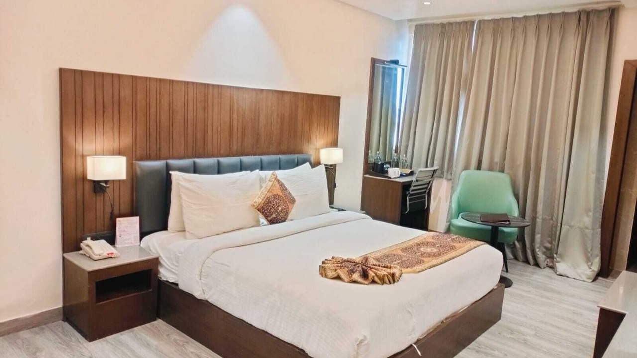 Photo of Bedroom in Taj Ganj