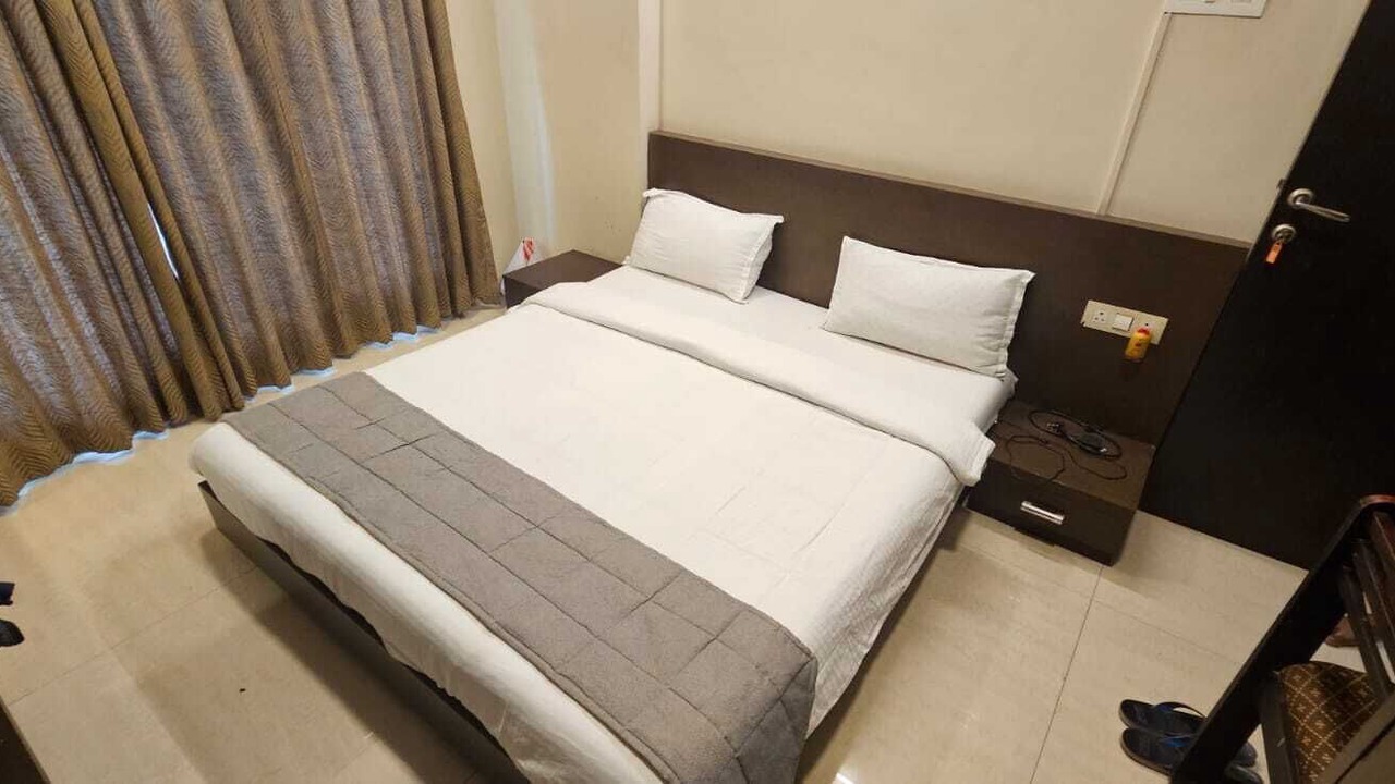 Photo of Bedroom in Bandra East