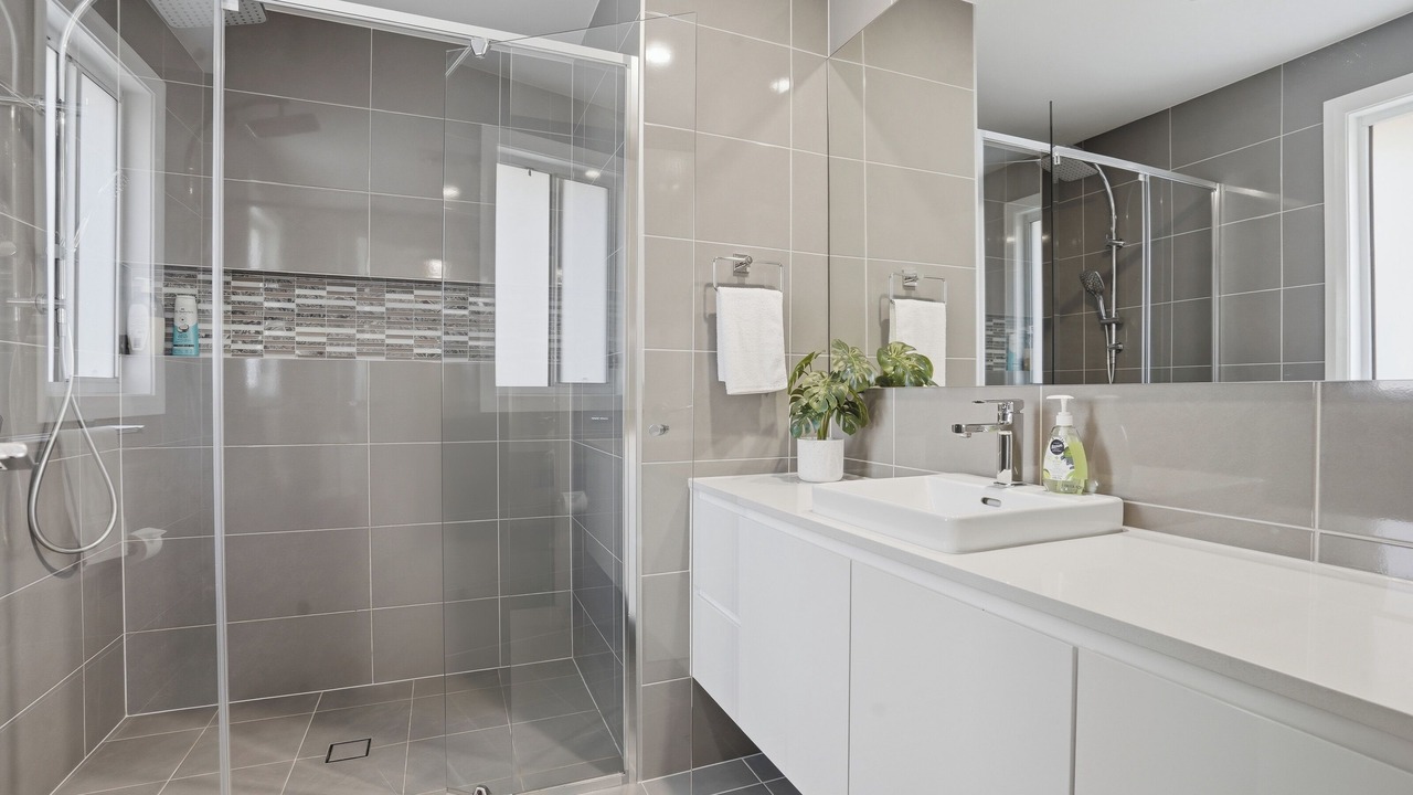 Photo of Bathroom in Gledswood Hills
