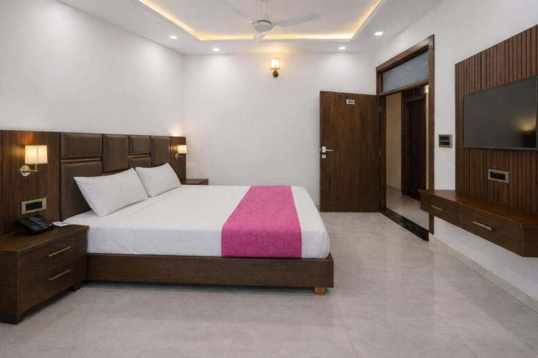 Photo of Bedroom in Taj Ganj