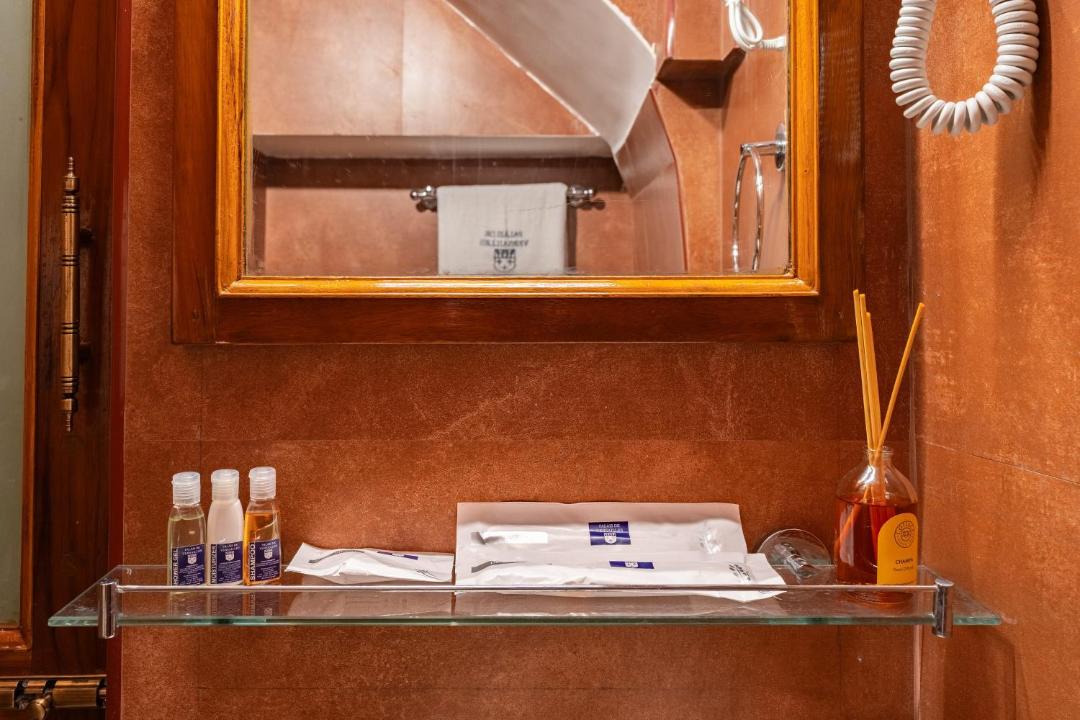 Photo of Bathroom in White Town