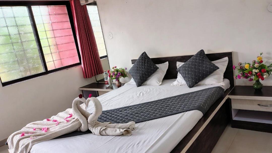 Photo of Bedroom in Mahabaleshwar