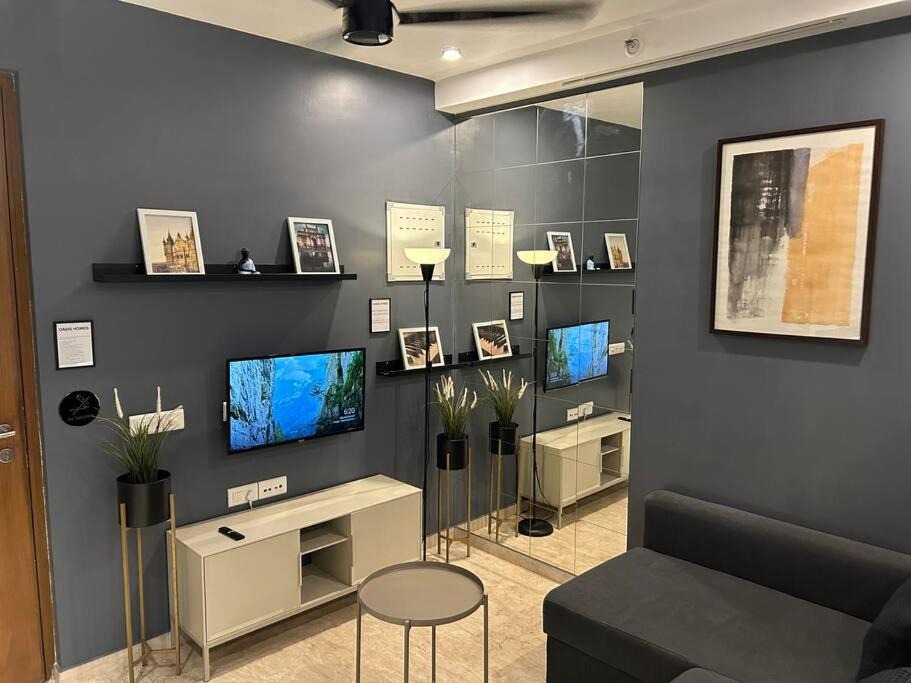 Photo of Livingroom in Thane West