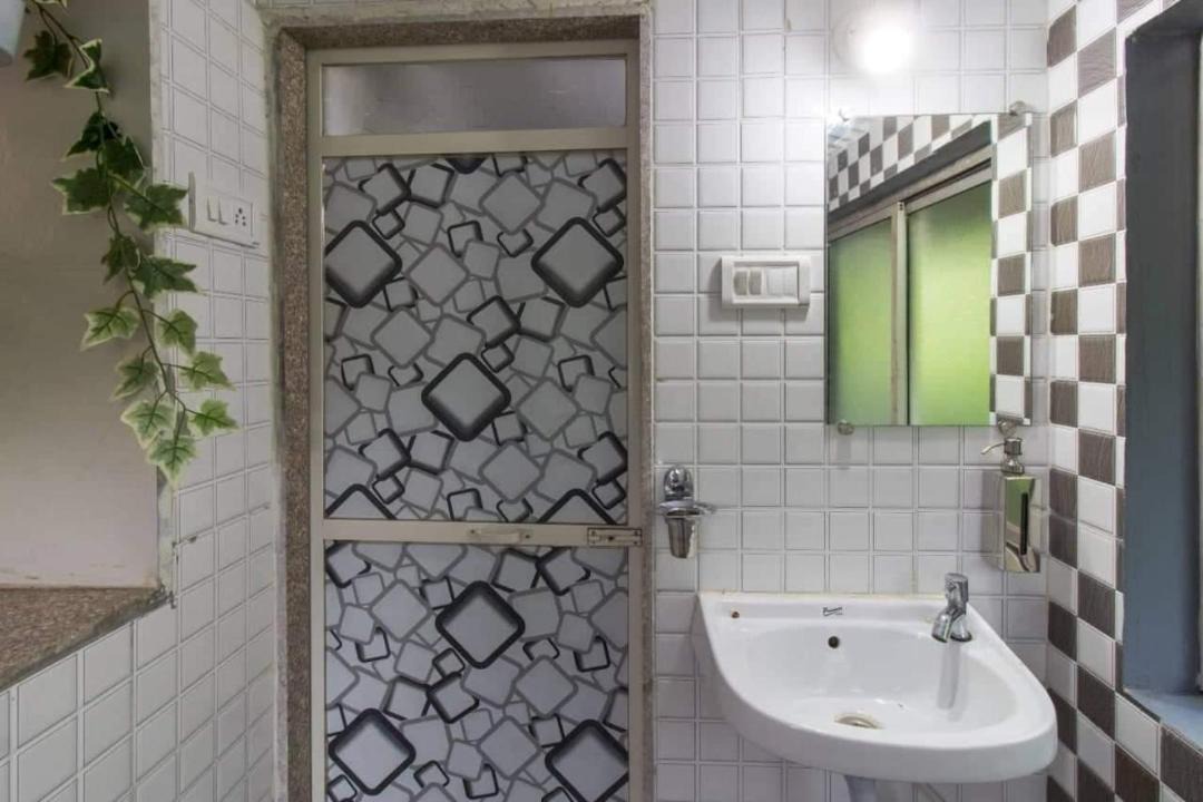 Photo of Bathroom in Mahabaleshwar