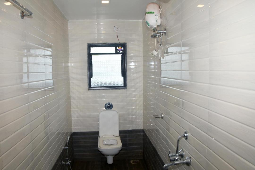 Photo of Bathroom in Mahabaleshwar