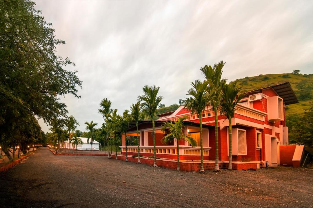Photo of Buildings in Junnar